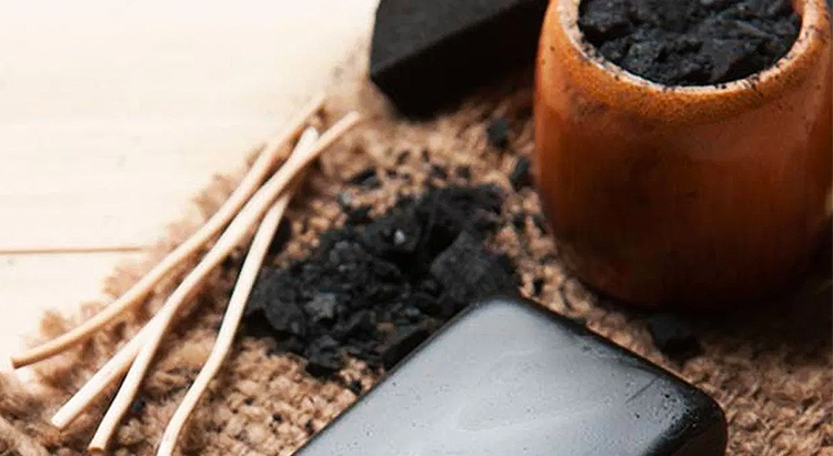 Уголь в косметических продуктах – действительно ли так полезен