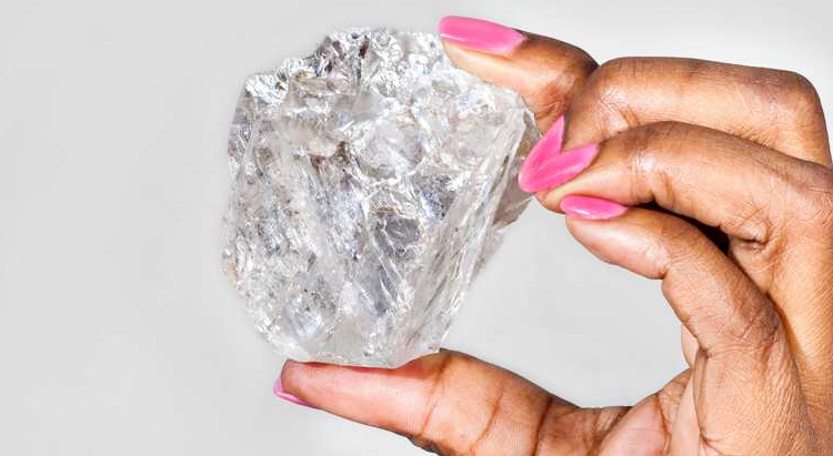 В Нью-Йорке представили один из крупнейших алмазов в мире