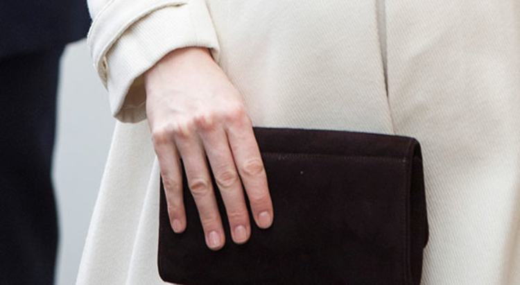 Не без изъяна: Кейт Миддлтон шокировала папарацци своими пальцами