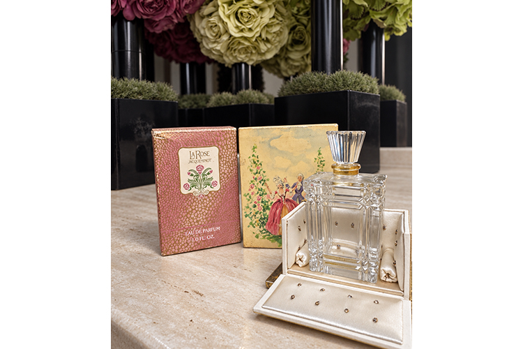 La Rose Jacqueminot