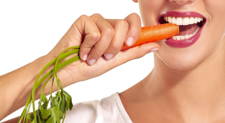 Морковь придаёт коже упругость и сияние