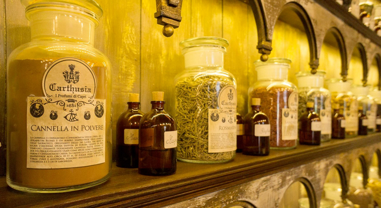 Интерьерная и индивидуальная парфюмерия Carthusia: монастырский бренд из прошлого