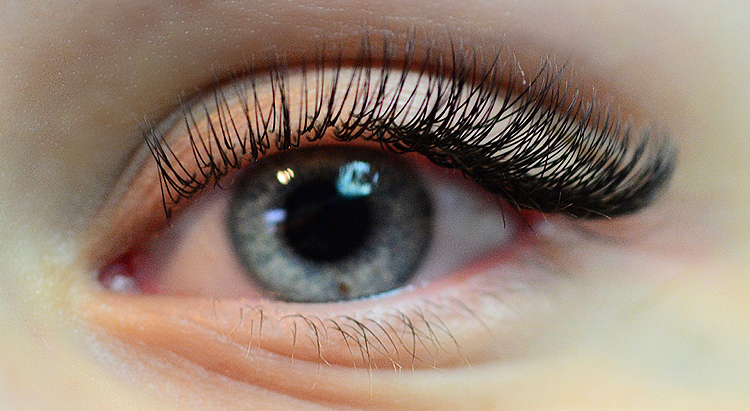 Новый взгляд: 5 лайфхаков для красивого макияжа глаз