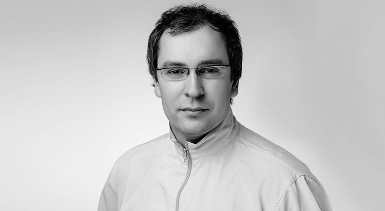 Максим Хышов - хирург-имплантолог, главный врач клиники Refformat