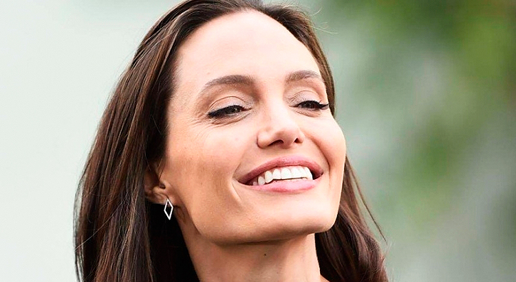 Анжелина Джоли о красоте и возрасте в новом интервью для InStyle