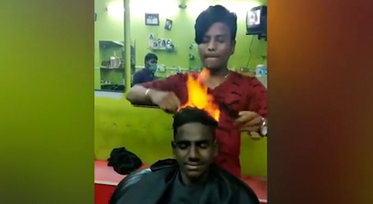 Индийский парикмахер прославился, благодаря шокирующему видео