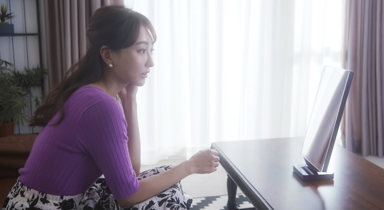 Японцы представили зеркало-собеседника для одиноких девушек