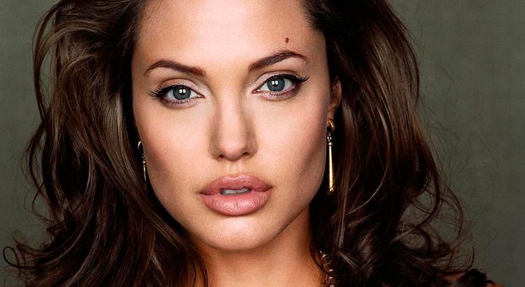 Brow-эволюция Анджелины Джоли: как менялись брови звезды