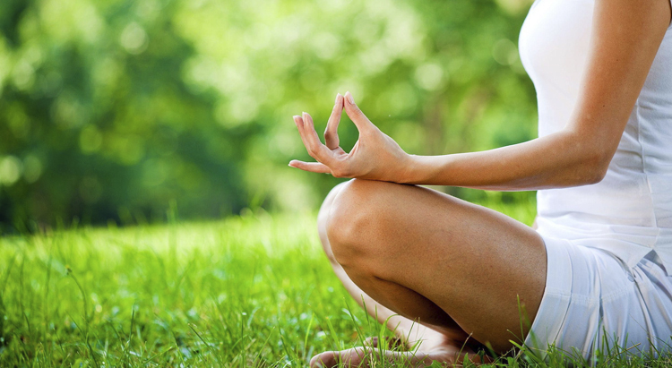 Избавляйтесь от стресса и других эмоциональных негативных состояний при помощи медитации - осваивайте йога-практики.