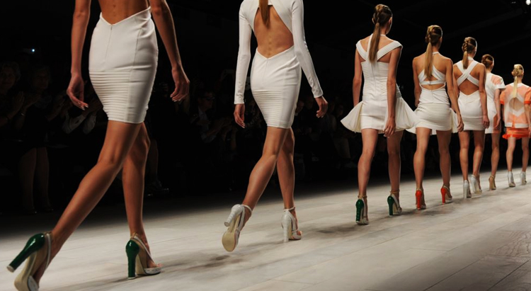 Спасите моделей! Британский Совет моды открывает горячую линию для моделей, попавших в беду