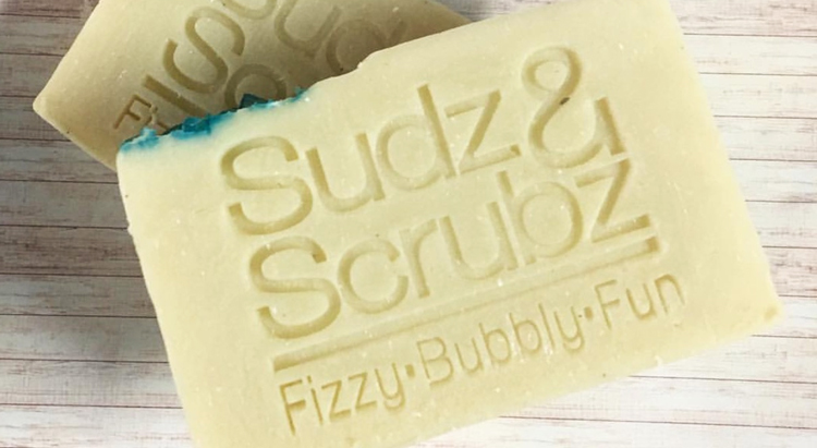 Вам подарок: Sudz & Scrubz создает наборы уникальных средств для своих подписчиков