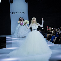 Свадебное агентство Веры Брежневой представило коллекцию платьев Vera Wang в Москве. Видео