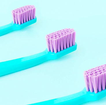 Разбираемся с экспертами: как правильно выбрать зубную щетку и пасту