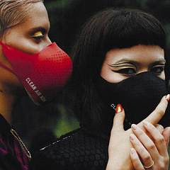 Экология и стиль: Greenpeace и AYTΛO выпустили модные маски для дыхания