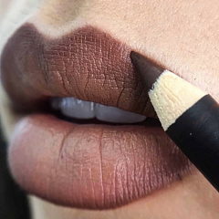 Что естественно, то не безобразно: карандаш для губ MAC презентовала девушка с усами