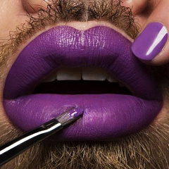 Не формат: бородатый брутал стал лицом рекламы новой помады для губ