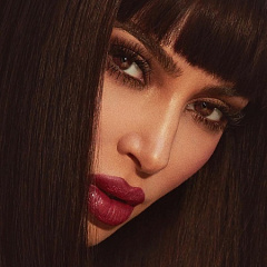 Новый образ Ким Кардашьян в рекламе KKW Beauty Crème Lipstick
