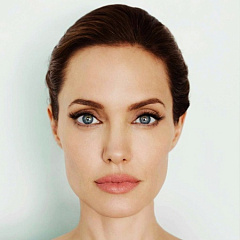 Секрет идеальной кожи Анджелины Джоли